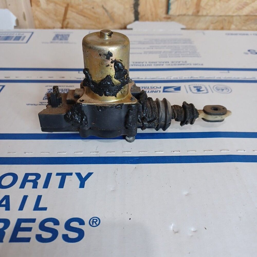 88-98  GMC Suburban 1500 5.7L  Left  Door Power Lock Actuator 5045904 OBS Driver
